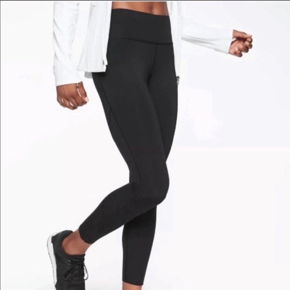 Athleta Challenge 7/8 Tight Legging Size S Black Raw Hem Gym Yoga Pilates Active